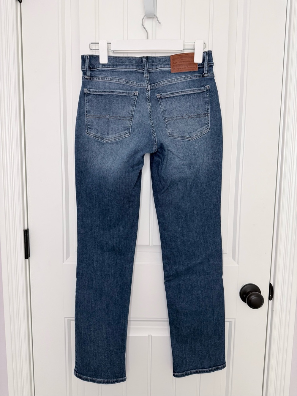 Lucky Brand Women’s Sweet Mid Rise Straight Leg Jeans - Medium Blue Wash - Picture 3 of 6